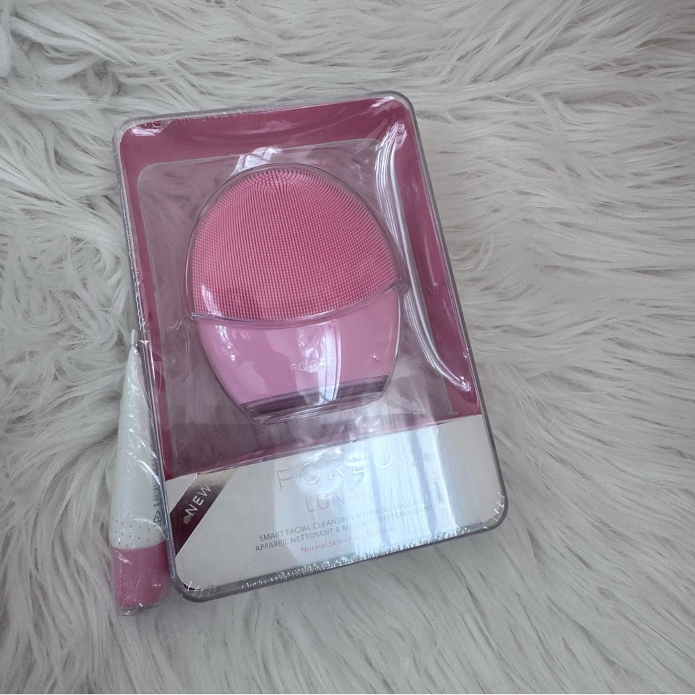 NEW FOREO LUNA 3 Facial Cleansing & Firming Massage Device with Cleanser